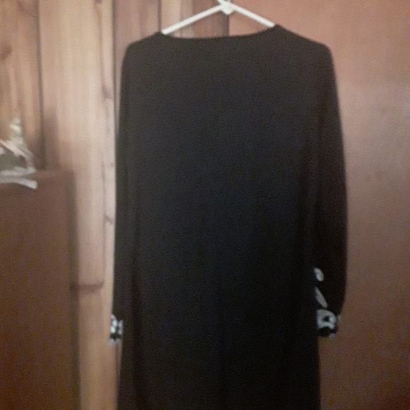 Black And White Dress - Picture 3 of 3